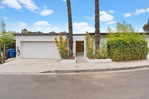 In a tranquil and secure setting, it provides complimentary parking within the premises.