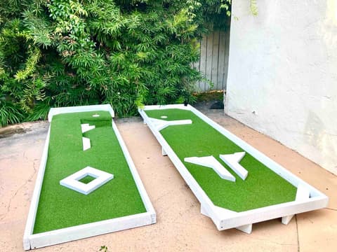 Enjoy quality time with friends on our mini golf course for fantastic afternoons.