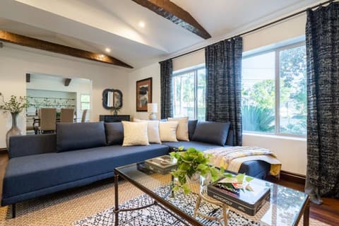 Expansive lounge with a large-screen TV equipped with Netflix for your enjoyment.