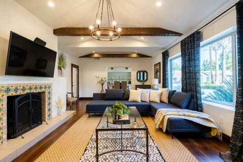 Expansive lounge with a large-screen TV equipped with Netflix for your enjoyment.