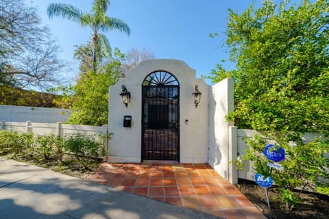Gorgeous flower-lined entrances to warmly greet our guests with tranquility and serenity.