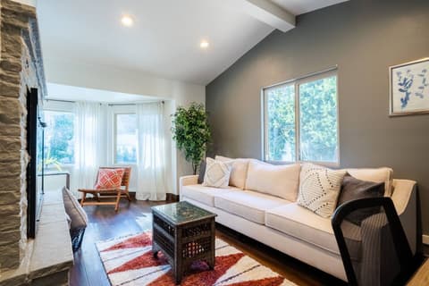 Spacious and welcoming living space, perfect for unwinding and socializing with friends in a cozy atmosphere.