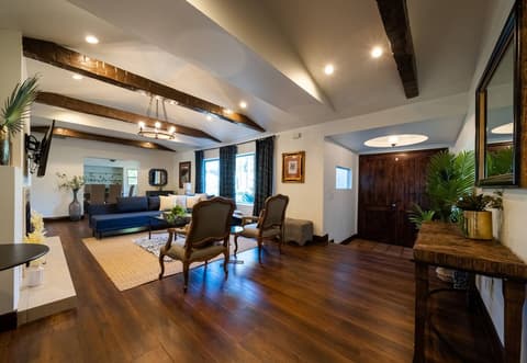 Cozy and comfortable living room with good lighting and wonderful decor.