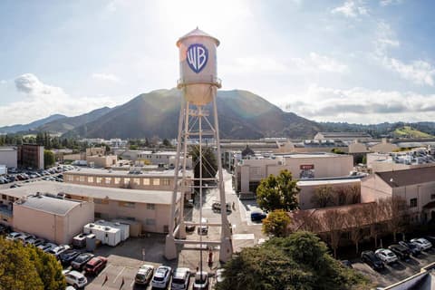 Nearby attractions (~2.2 miles)
Warner Bros. Studio Tour Hollywood - Step behind the scenes of your favorite films and TV shows.