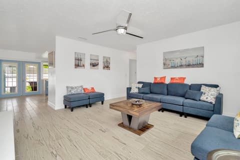 Apollo Beach Oasis – 3BR Home w/ Fire Pit & BBQ, photo 10