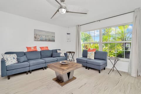Apollo Beach Oasis – 3BR Home w/ Fire Pit & BBQ, photo 12