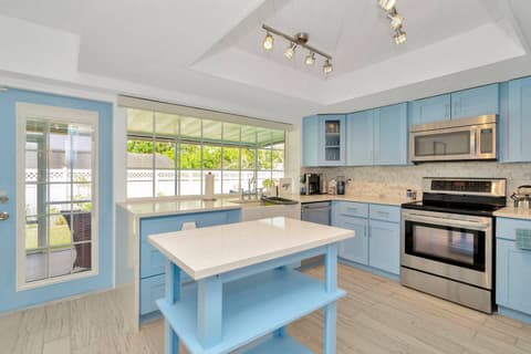 Apollo Beach Oasis – 3BR Home w/ Fire Pit & BBQ, photo 13