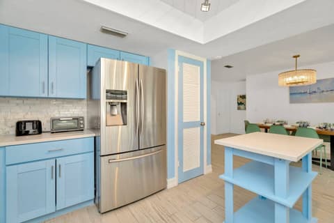 Apollo Beach Oasis – 3BR Home w/ Fire Pit & BBQ, photo 18