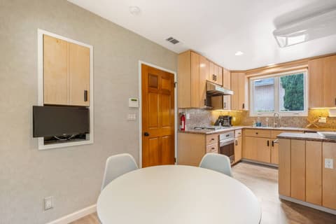 Beverly Hills 6BR Haven w Pool Hot Tub, photo 29