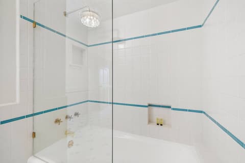 Beverly Hills 6BR Haven w Pool Hot Tub, photo 65