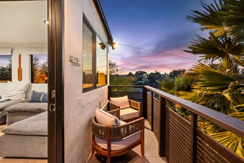 City Oasis, Stunning Panoramic Views,, photo 21