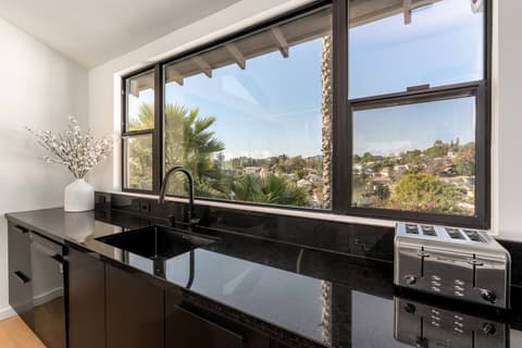City Oasis, Stunning Panoramic Views,, photo 39