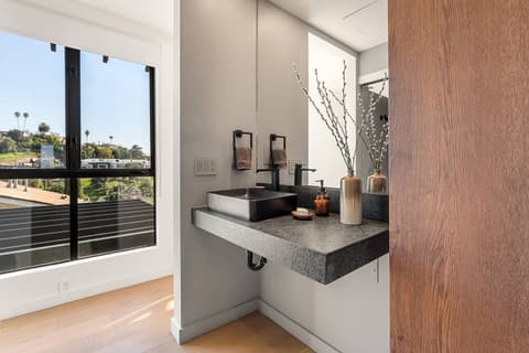 City Oasis, Stunning Panoramic Views,, photo 41