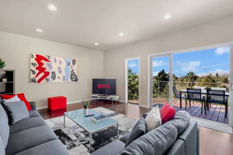 LA Chic Stunning Views & Sunsets, photo 1