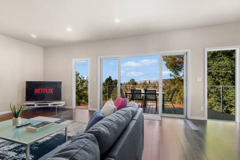 LA Chic Stunning Views & Sunsets, photo 45