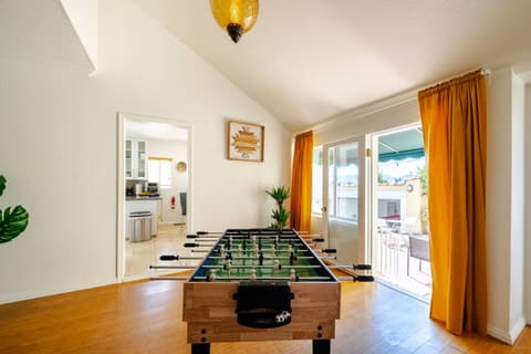 LA Family Retreat w/ Pool, Spa & Games • Sleeps 12, photo 16