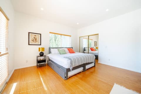 LA Family Retreat w/ Pool, Spa & Games • Sleeps 12, photo 20