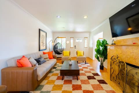 LA Family Retreat w/ Pool, Spa & Games • Sleeps 12, photo 22