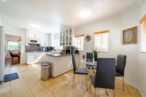 LA Family Retreat w/ Pool, Spa & Games • Sleeps 12, photo 23