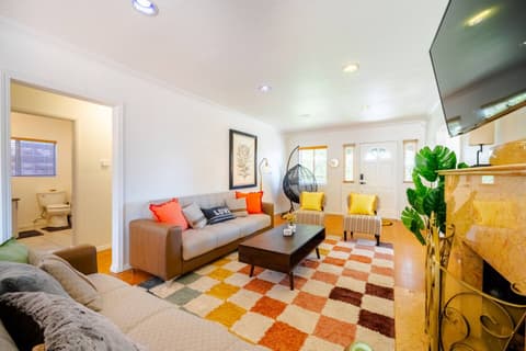 LA Family Retreat w/ Pool, Spa & Games • Sleeps 12, photo 25