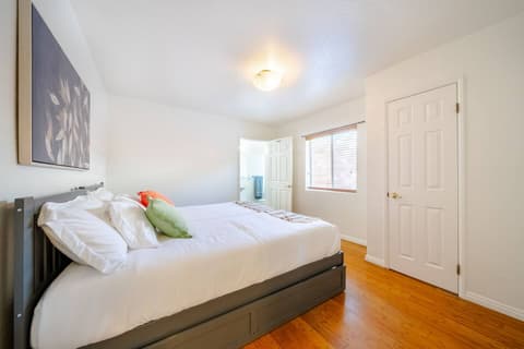 LA Family Retreat w/ Pool, Spa & Games • Sleeps 12, photo 33
