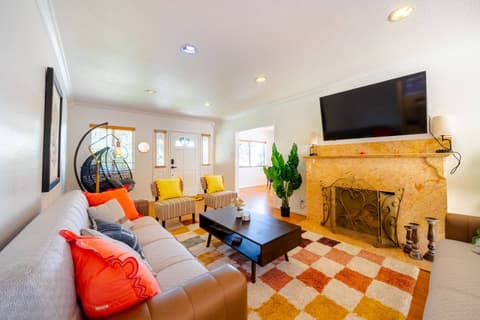 LA Family Retreat w/ Pool, Spa & Games • Sleeps 12, photo 39