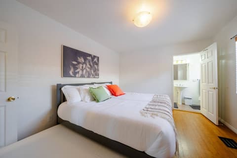 LA Family Retreat w/ Pool, Spa & Games • Sleeps 12, photo 57