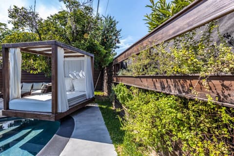 Luxury 3BR with Cabana Oasis Pool & Style, photo 1