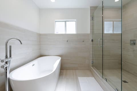 Efficient and brightly illuminated bathroom, meticulously designed for utmost guest satisfaction.