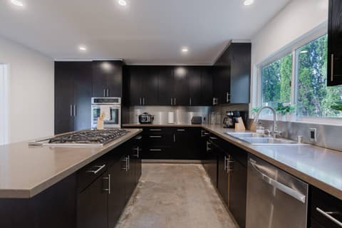 Spacious and well-equipped kitchen, perfect for cooking outstanding meals for your family and friends.
