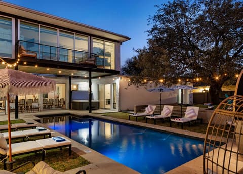 Sleeps 22+15minATX+Lake+Pool+Arcade+Sauna+Theater, photo 1