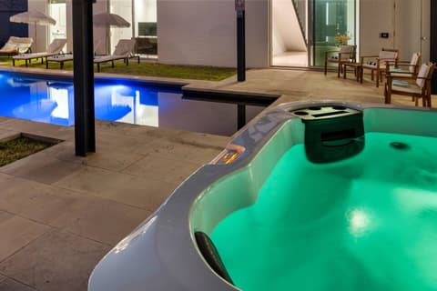 Sleeps 22+15minATX+Lake+Pool+Arcade+Sauna+Theater, photo 3