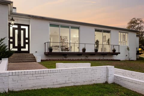 Sleeps 22+15minATX+Lake+Pool+Arcade+Sauna+Theater, photo 9