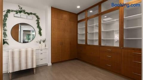 Sleeps 22+15minATX+Lake+Pool+Arcade+Sauna+Theater, photo 104