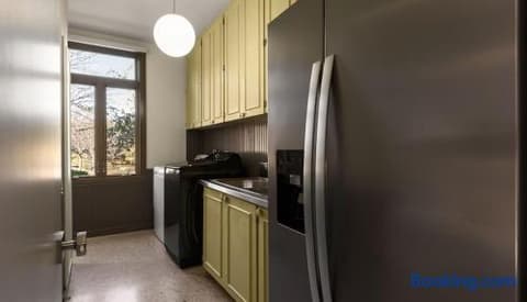 Sleeps 22+15minATX+Lake+Pool+Arcade+Sauna+Theater, photo 111