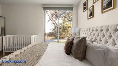 Sleeps 22+15minATX+Lake+Pool+Arcade+Sauna+Theater, photo 113