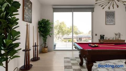 Sleeps 22+15minATX+Lake+Pool+Arcade+Sauna+Theater, photo 114