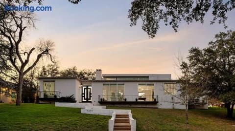 Sleeps 22+15minATX+Lake+Pool+Arcade+Sauna+Theater, photo 115