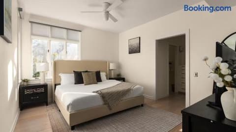 Sleeps 22+15minATX+Lake+Pool+Arcade+Sauna+Theater, photo 117