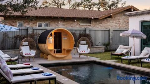 Sleeps 22+15minATX+Lake+Pool+Arcade+Sauna+Theater, photo 129