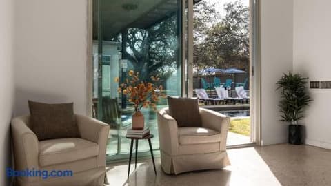 Sleeps 22+15minATX+Lake+Pool+Arcade+Sauna+Theater, photo 133