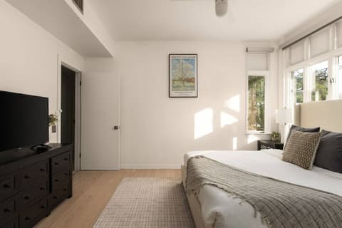 Sleeps 22+15minATX+Lake+Pool+Arcade+Sauna+Theater, photo 52