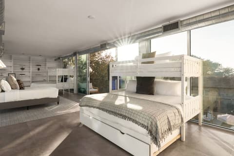 Sleeps 22+15minATX+Lake+Pool+Arcade+Sauna+Theater, photo 67