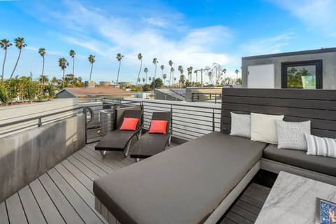 Venice House w Pool Spa Home Theater Rooftop, photo 47