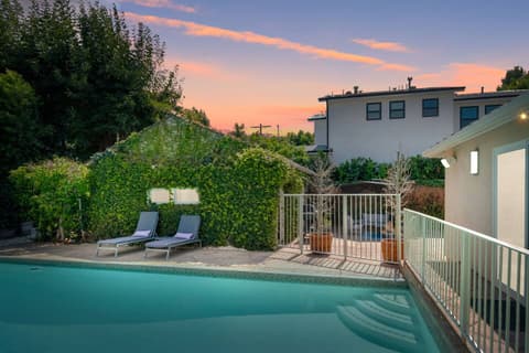 Walk to Ventura Boulevard Pool & HotTub with PingPong & BBQ, photo 9