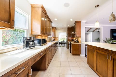Stunning, up-to-date kitchen, complete with a fridge and oven, allowing you to whip up the most mouthwatering dishes during your stay.