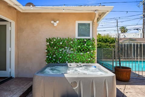 Walk to Ventura Boulevard Pool & HotTub with PingPong & BBQ, photo 39