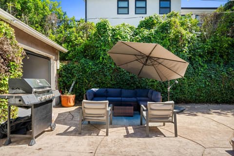 Walk to Ventura Boulevard Pool & HotTub with PingPong & BBQ, photo 40