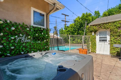 Walk to Ventura Boulevard Pool & HotTub with PingPong & BBQ, photo 41