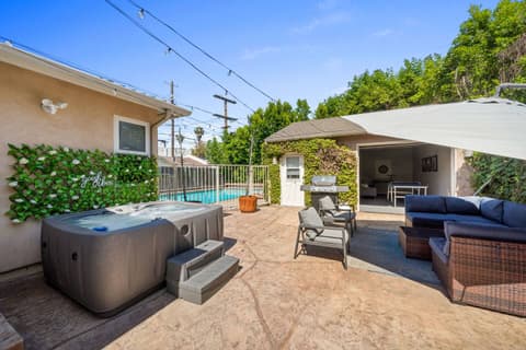 Walk to Ventura Boulevard Pool & HotTub with PingPong & BBQ, photo 52